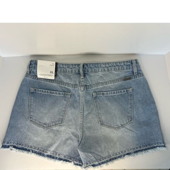 NWT Kancan Ultra High Rise Button Fly Jean Short size XL, Light Wash, Distressed - Picture 10 of 16